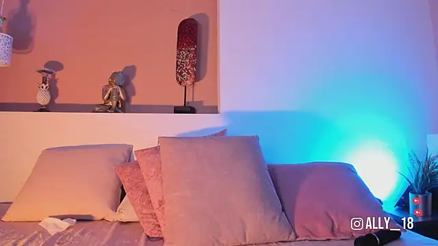 Ally_addams Adlı Modelin Canlı XXX Sohbeti