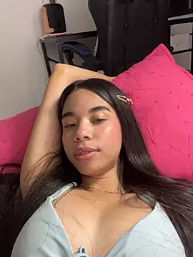 Milleradhara24 Adlı Modelin Canlı XXX Sohbeti