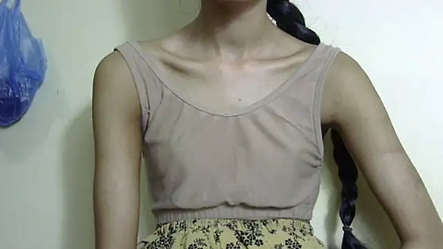 Anu_tiny Adlı Modelin Canlı XXX Sohbeti