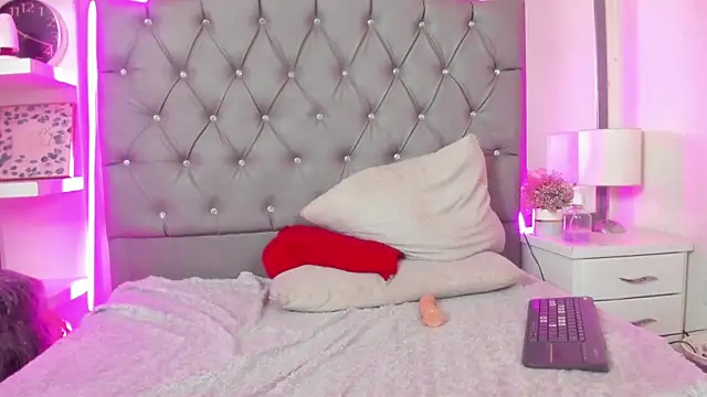 Chatroom XXX en direct de Valentina-Nova-