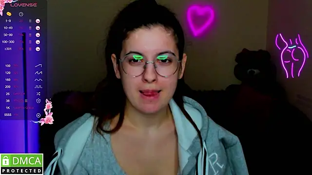 Aminabeatris élő XXX-chatje