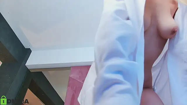 SelenaDaze élő XXX-chatje