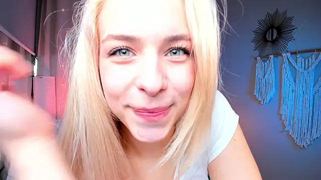 Chat +18 de ShinyBarbie ao vivo