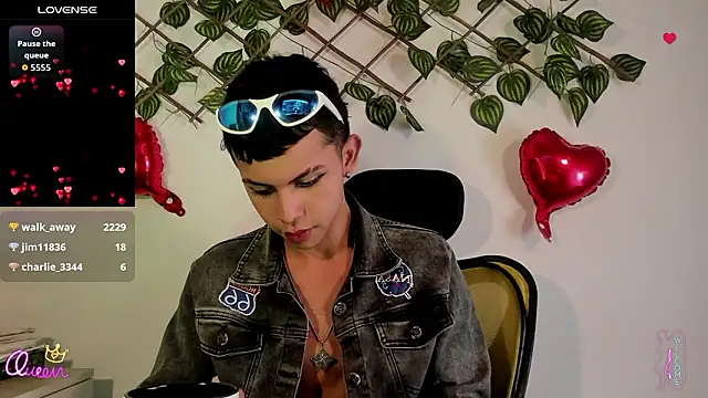 Prince_Apolo Show in webcam