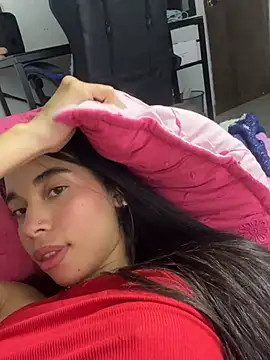 Milleradhara24 Adlı Modelin Canlı XXX Sohbeti