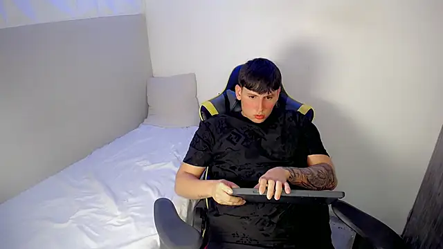 d_moneyy_ 网络视讯表演