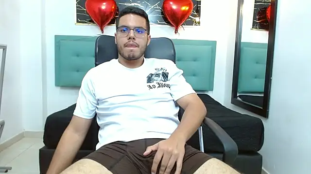 Trevor_Ash 即時 XXX 聊天