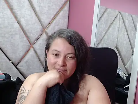 Sarah_Boobs_: онлайн-секс-чат