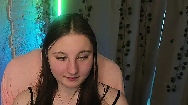 EvaxCharm live XXX chat