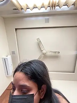 somya_girln Webbikameraesitys