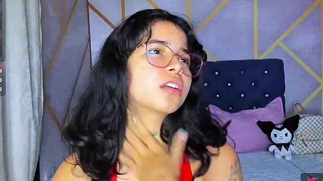 _vaiolet_owo Adlı Modelin Canlı XXX Sohbeti