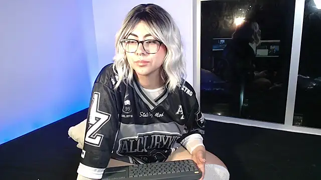 sweet_jasmin11 Adlı Modelin Canlı XXX Sohbeti