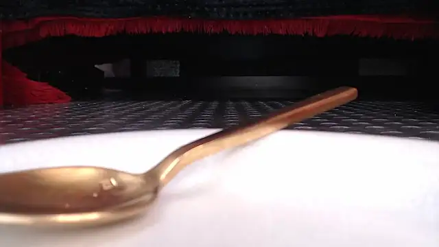 Chatroom XXX en direct de NahomiiPriestt