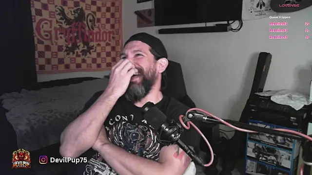 DevilPup75_: διαδικτυακό σόου στην κάμερα