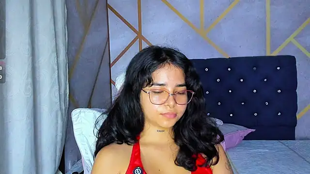 _vaiolet_owo Adlı Modelin Canlı XXX Sohbeti