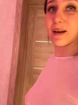 FlexboxDoll Adlı Modelin Canlı XXX Sohbeti