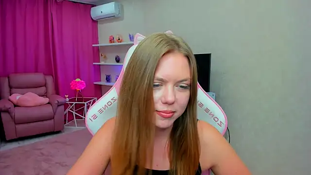 Strawberrye Adlı Modelin Canlı XXX Sohbeti