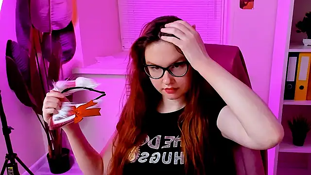 CarolGiggly: онлайн-секс-чат