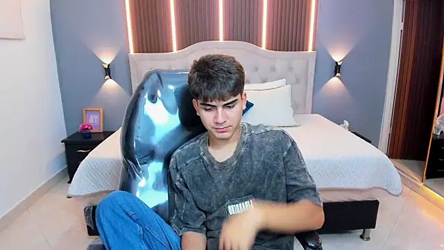 Czat XXX na żywo – Tommy18__