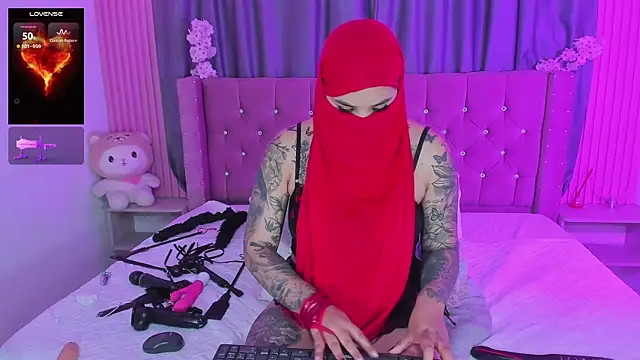 Show modela Nayla-Mouna na web-kameri