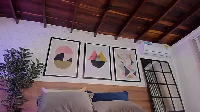 MiaKay1's Live XXX Chat