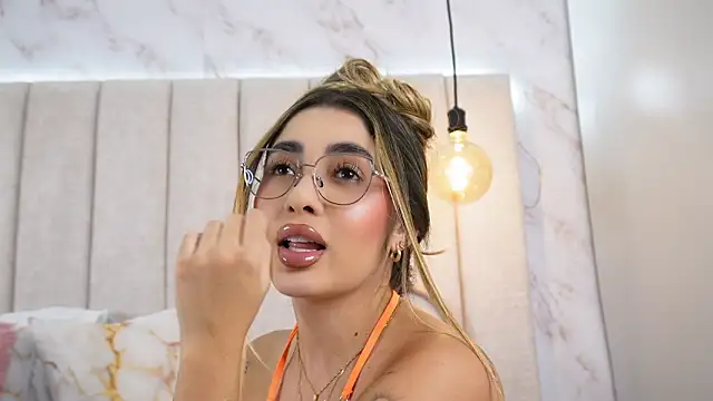 Chat +18 de Annyy_Rosse ao vivo