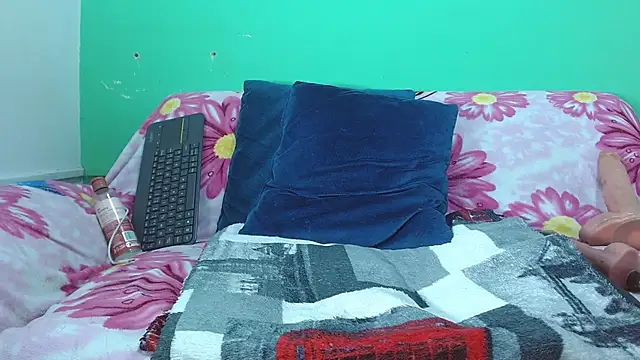 avaleri_cherry Adlı Modelin Canlı XXX Sohbeti