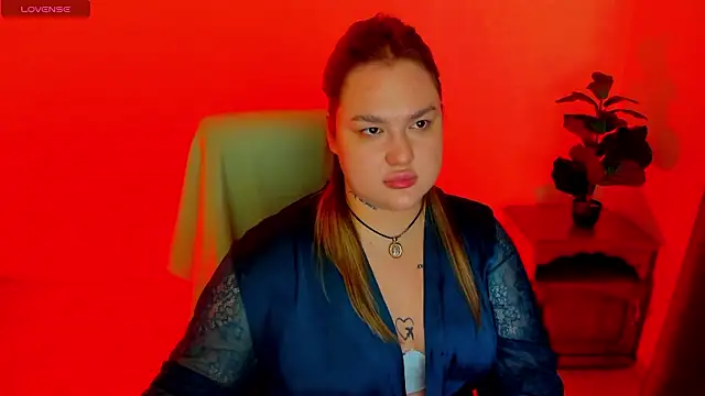 Sofiawetsweet webcam show