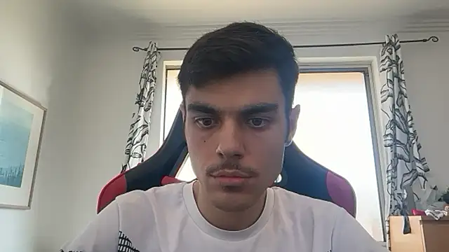 Omarnede Pertunjukan Webcam