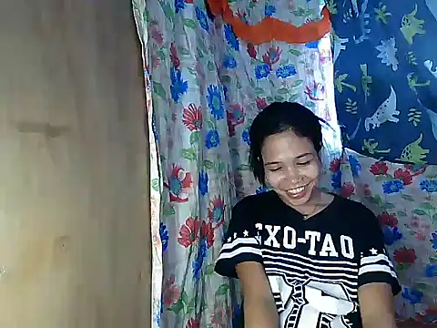 PinaySkinnyGirl élő XXX-chatje