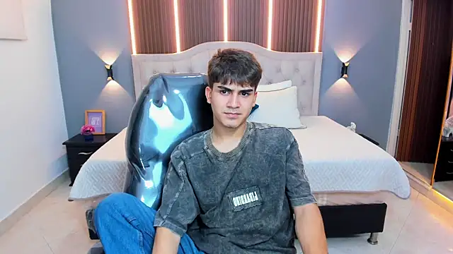 Tommy18__ Live XXX-Chat