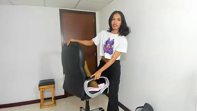 Aisha_hotts777 élő XXX-chatje