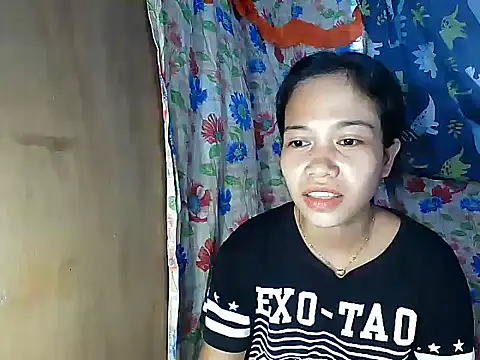 PinaySkinnyGirl live XXX chat