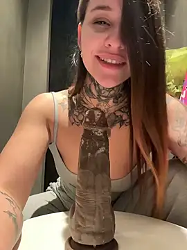 Chat +18 de KishaMur ao vivo