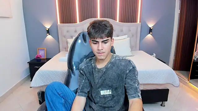 Tommy18__'s Live XXX Chat