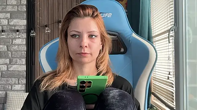 XXX chat uživo modela karo123421