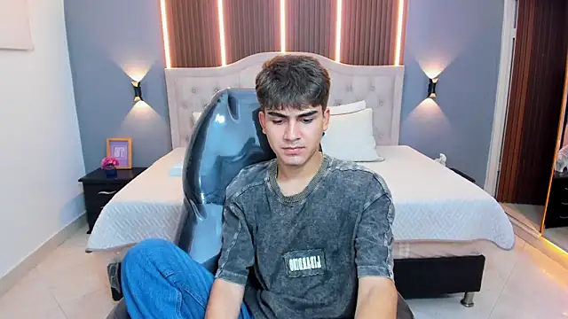 Tommy18__ Live XXX-chat