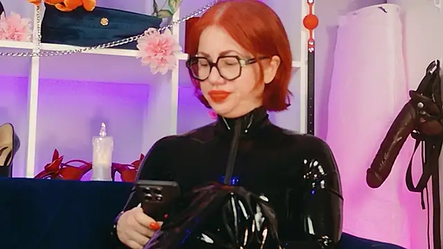 Chat +18 de Ella__Kross ao vivo