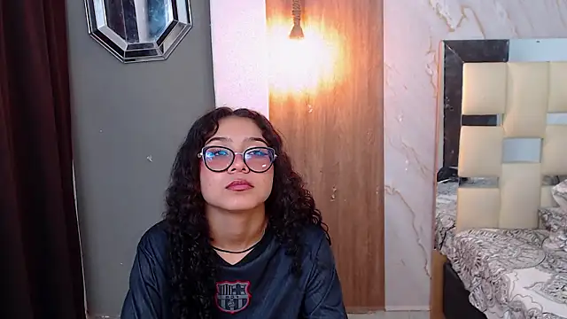 Chat +18 de honeymoon_12 ao vivo