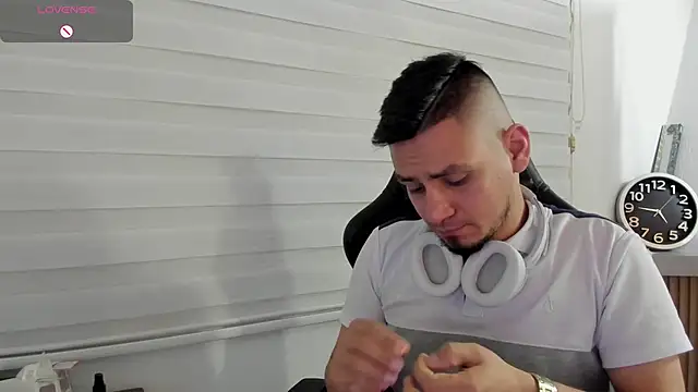 Chat +18 de Rick_Adams ao vivo