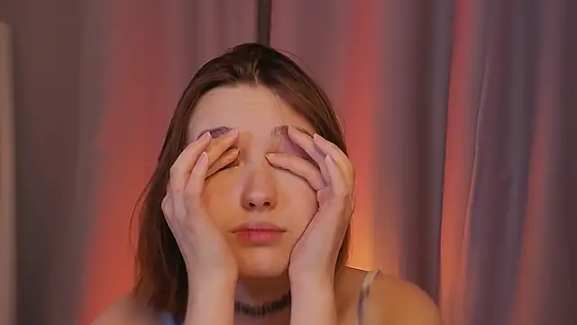 Chat +18 de Leyla_crsh ao vivo