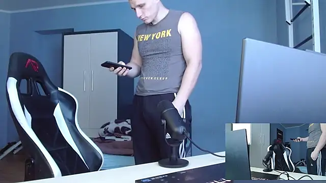 Онлайн чат XXX Poliglotjoe1