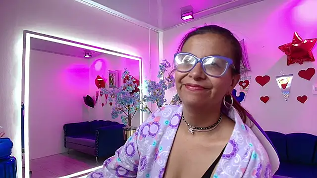 Amber__rouge Adlı Modelin Canlı XXX Sohbeti