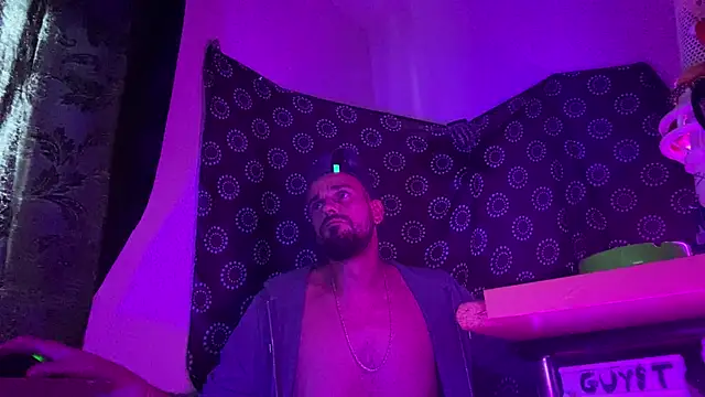 Pertunjukan Kamera Web Guyst049