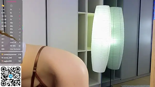 XXX chat uživo modela Quinavelle