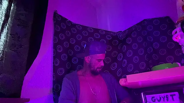 Guyst049 Chat XXX in diretta