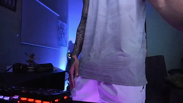 DominatofstupidのライブXXXチャット