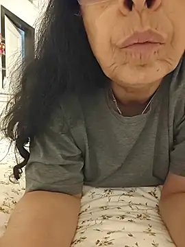 NakedMILFx 现场XXX聊天