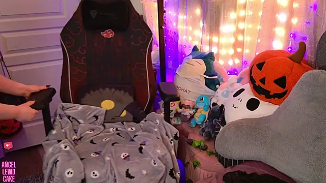 Angel-Lewd-Cake Adlı Modelin Canlı XXX Sohbeti