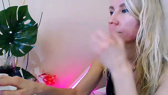 OLIVIA_CANDY: απευθείας συνομιλία ΧΧΧ